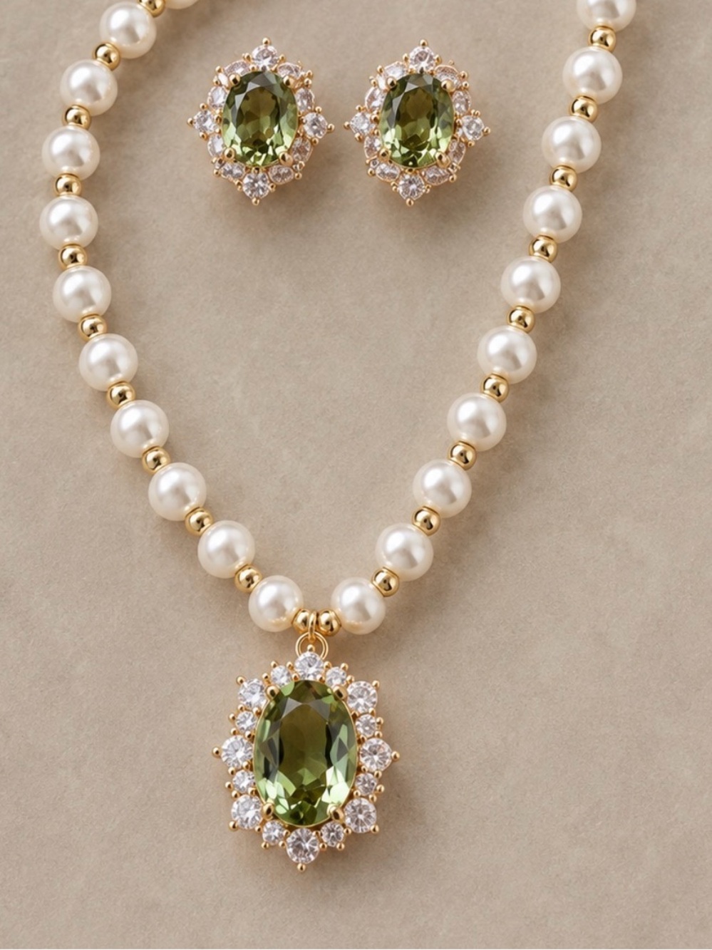 Luxury Sparkling Emerald Green Crystal & White Pearl Halo Necklace Earrings Set